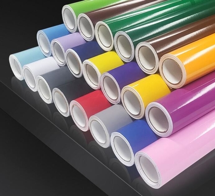 PVC kendi kendine yapışkan film rulo, araba gövdesi ve araba dekorasyonu için su geçirmez duvar çıkartması