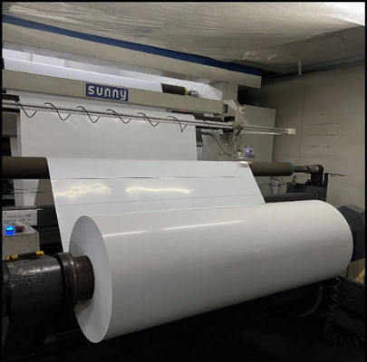 Elektronik yapışkan etiketle yüzleşen malzeme için Primer Kaplama Matt Beyaz Pet Film
